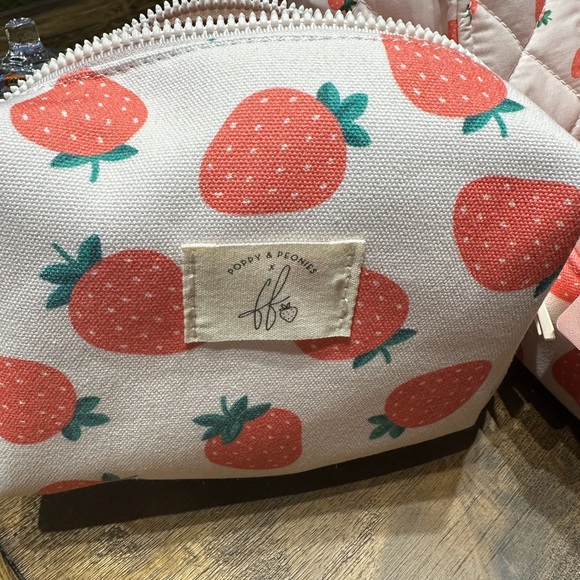 Poppy and Peonies On The Go Tote Mini Strawberry Print - Picture 2 of 10